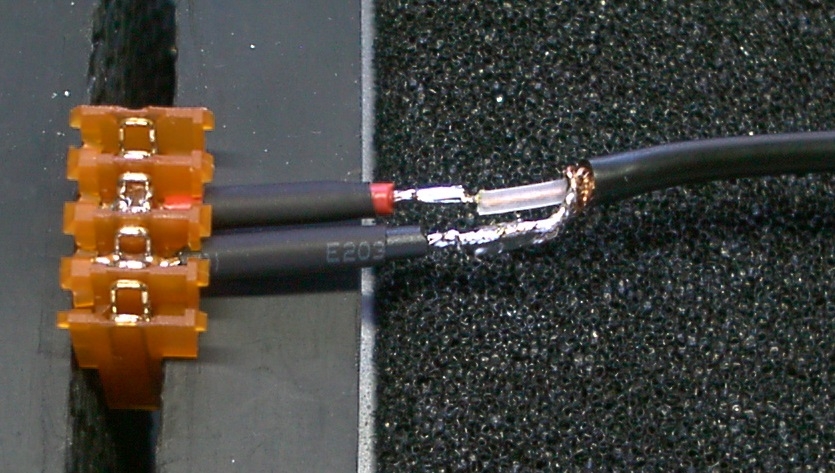 Video connector with longer wire stubs