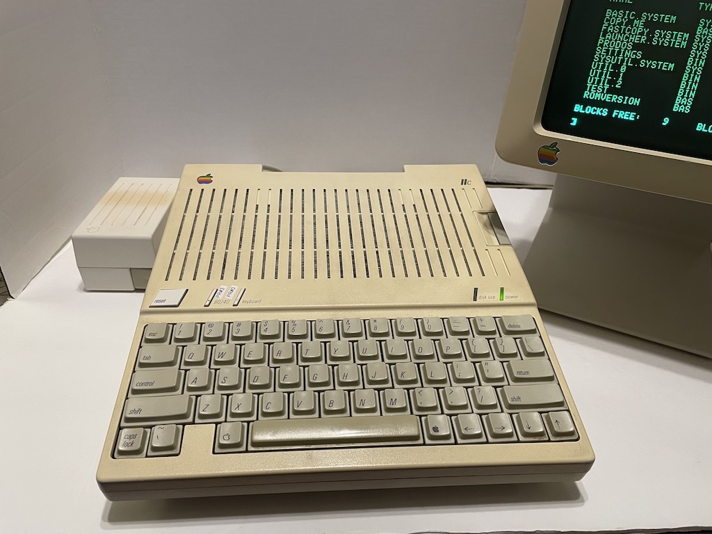 FOR SALE - Apple IIc A2S4000 Computer (Non-ALPS Keyboard, ROM 0 for  UniDisk) incl. Power Adapter | Applefritter