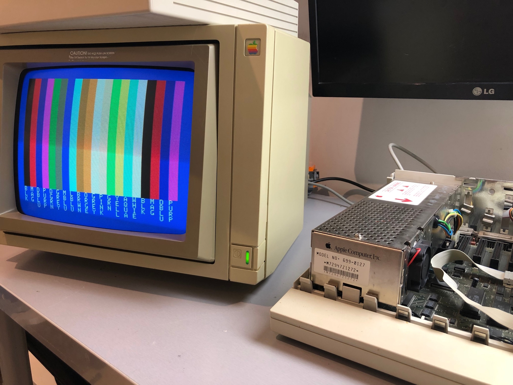 Apple IIGS (ROM1) and AppleColor Monitor 100 | Applefritter